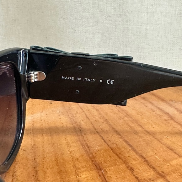 NWT Chanel Black Pilote Sunglasses with Bows on sides case and box included - Picture 13 of 17